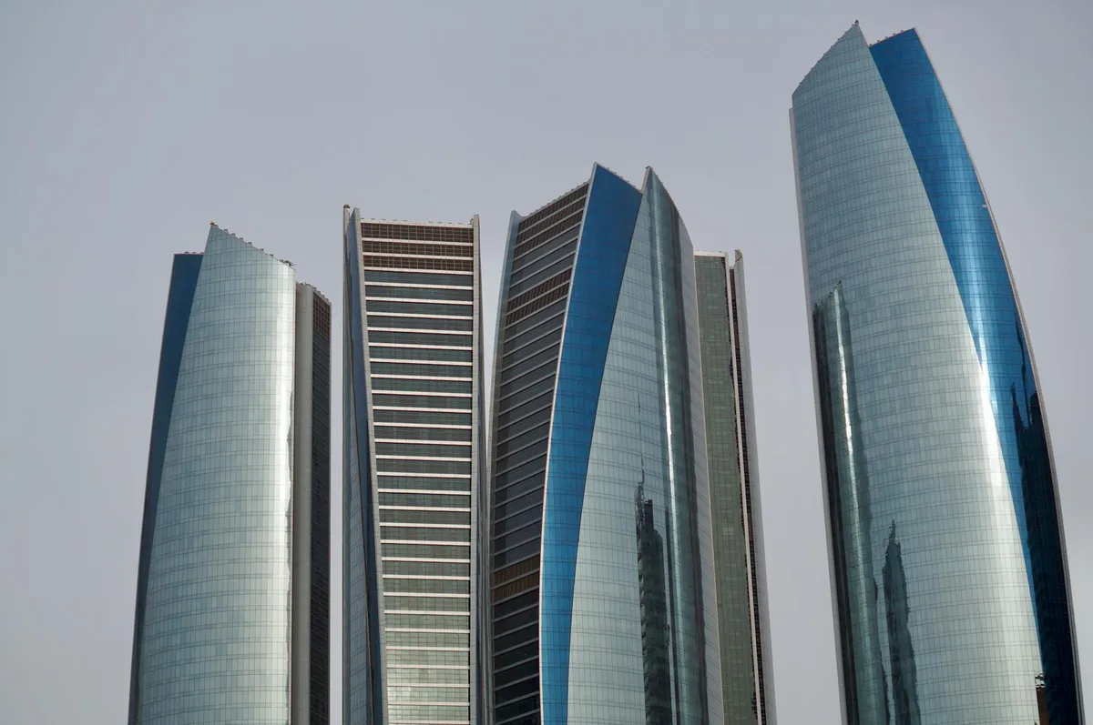 Toshkentdan Abu-Dabiga aviachiptalar — Abu-Dabi shahri