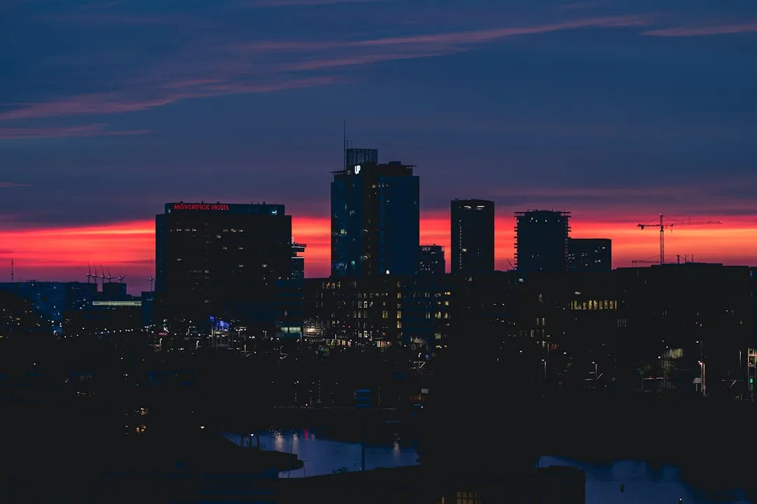 Amsterdam manzarasi — arzon aviachiptalar UzAirDesk