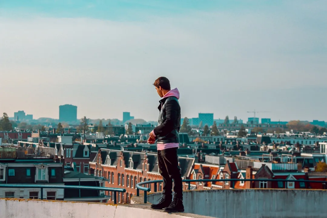 Toshkentdan Amsterdam parvozi — narx va bron