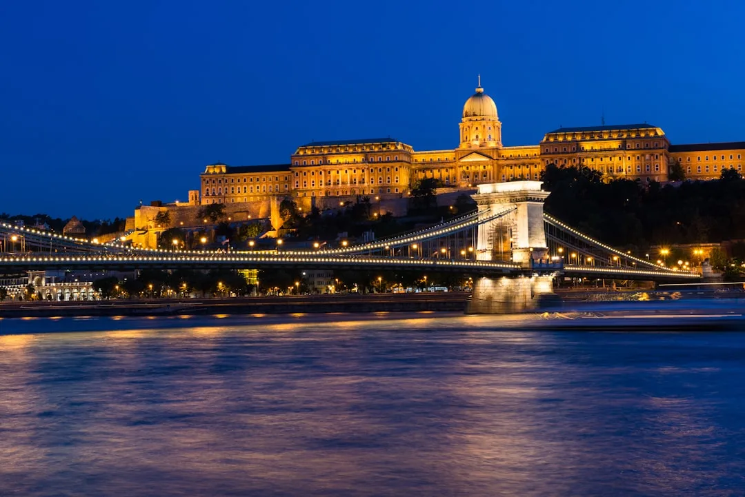 Toshkentdan Budapesht parvozi — narx va bron