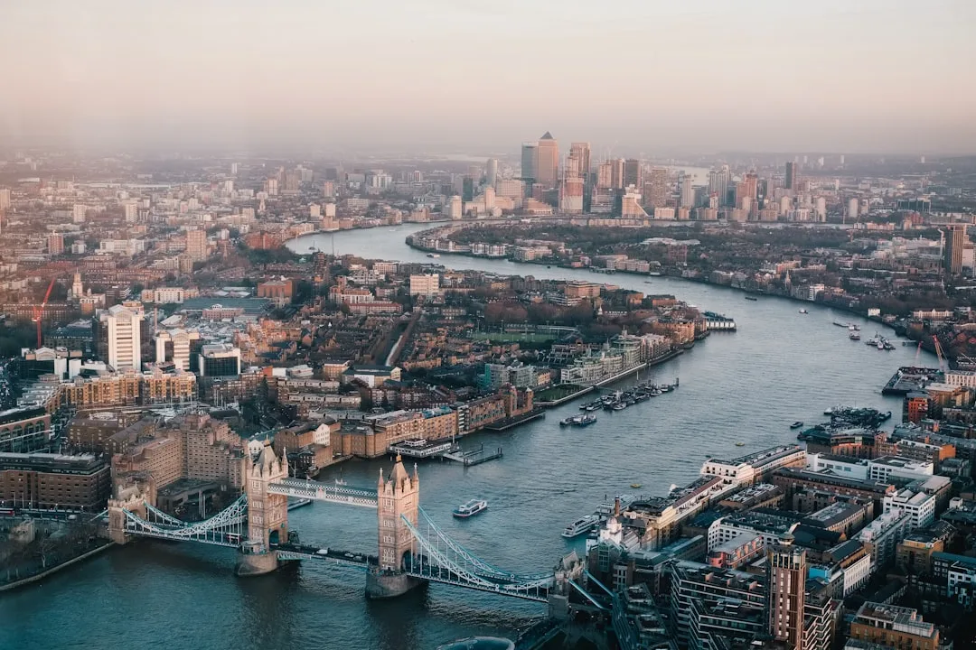 TAS → LHR — London parvoz